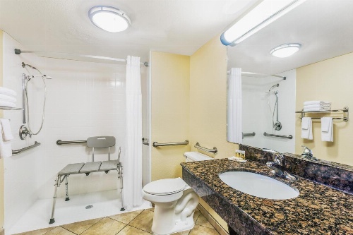 Days Inn by Wyndham Fort Lauderdale-Oakland Park Airport N image 2