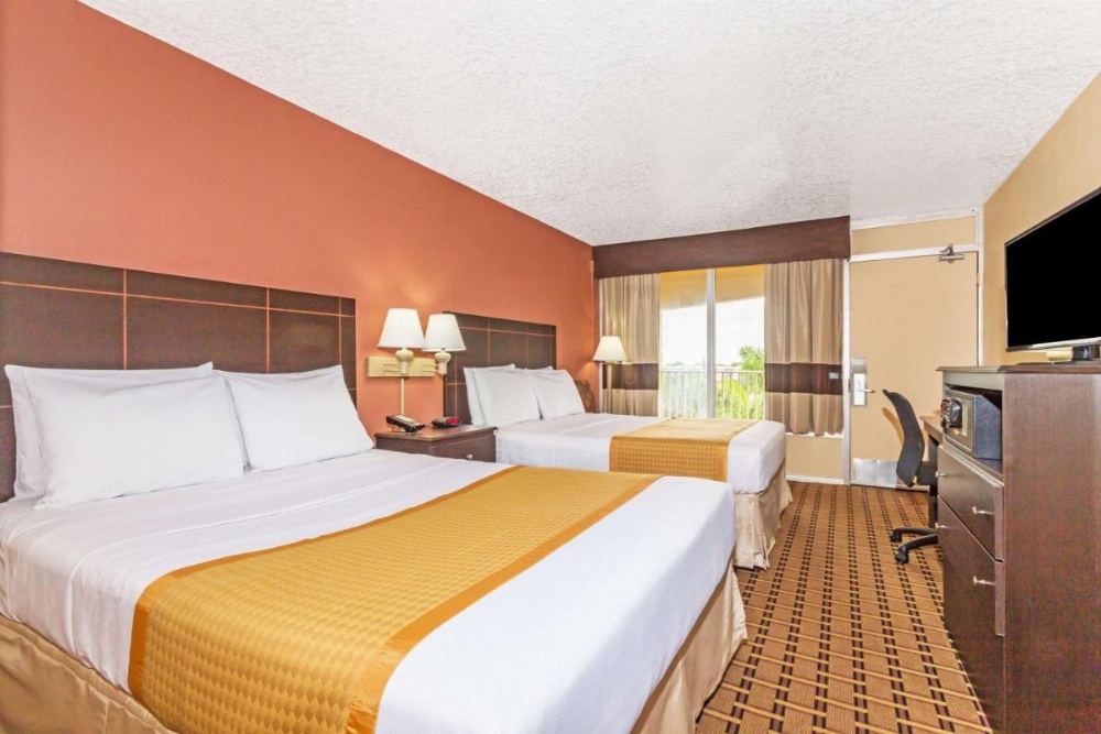 Days Inn by Wyndham Fort Lauderdale-Oakland Park Airport N Image 7